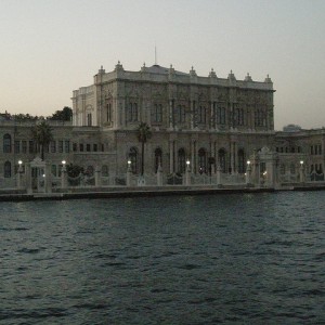 Paseo en barquito: Palacio Dolmabahce