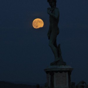 Super Luna en la Piazzale Michelangelo