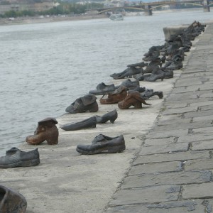 Zapatos en el río.