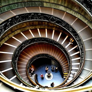 Escaleras de Giuseppe Momo en los Museos Vaticanos