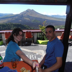Vistas de volcán Batur desde Sari Restaurant