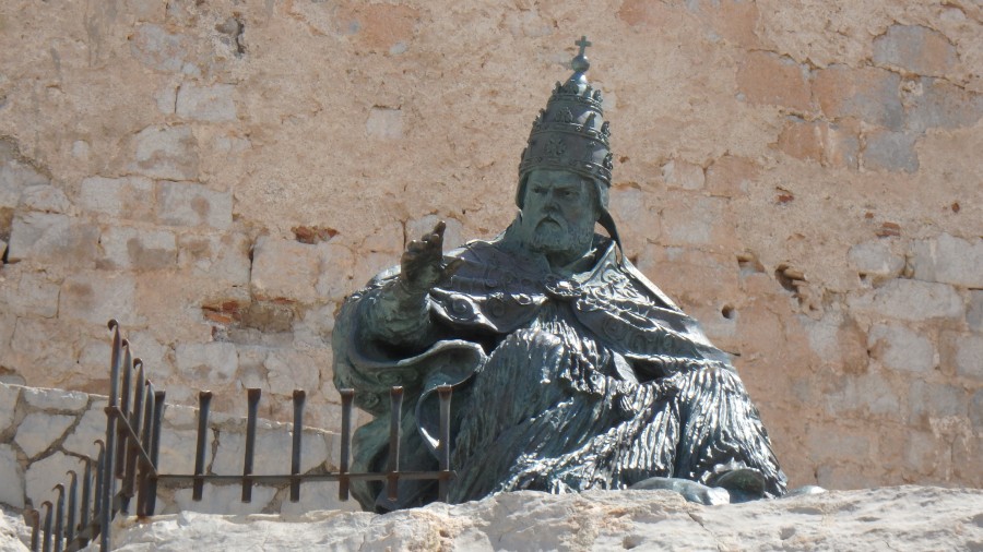 Escultura del Papa Luna